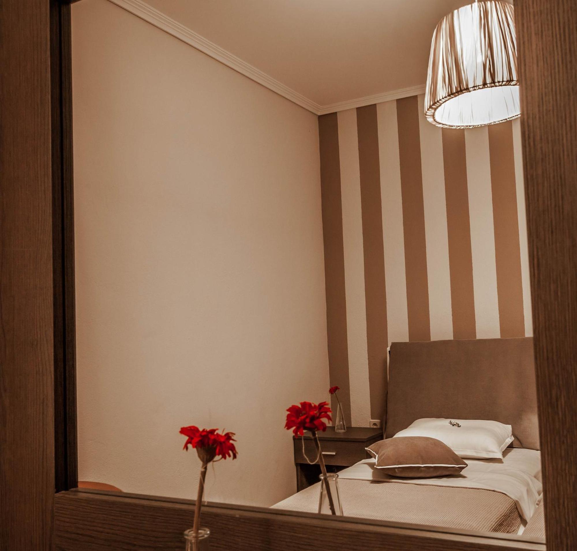 Aqua Mare Sea Side Rooms Nea Kallikrateia Экстерьер фото