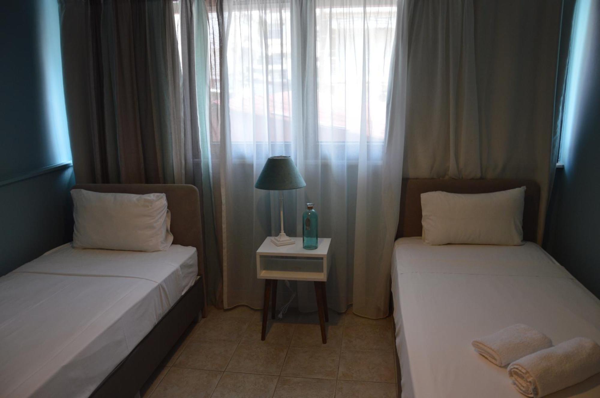 Aqua Mare Sea Side Rooms Nea Kallikrateia Экстерьер фото