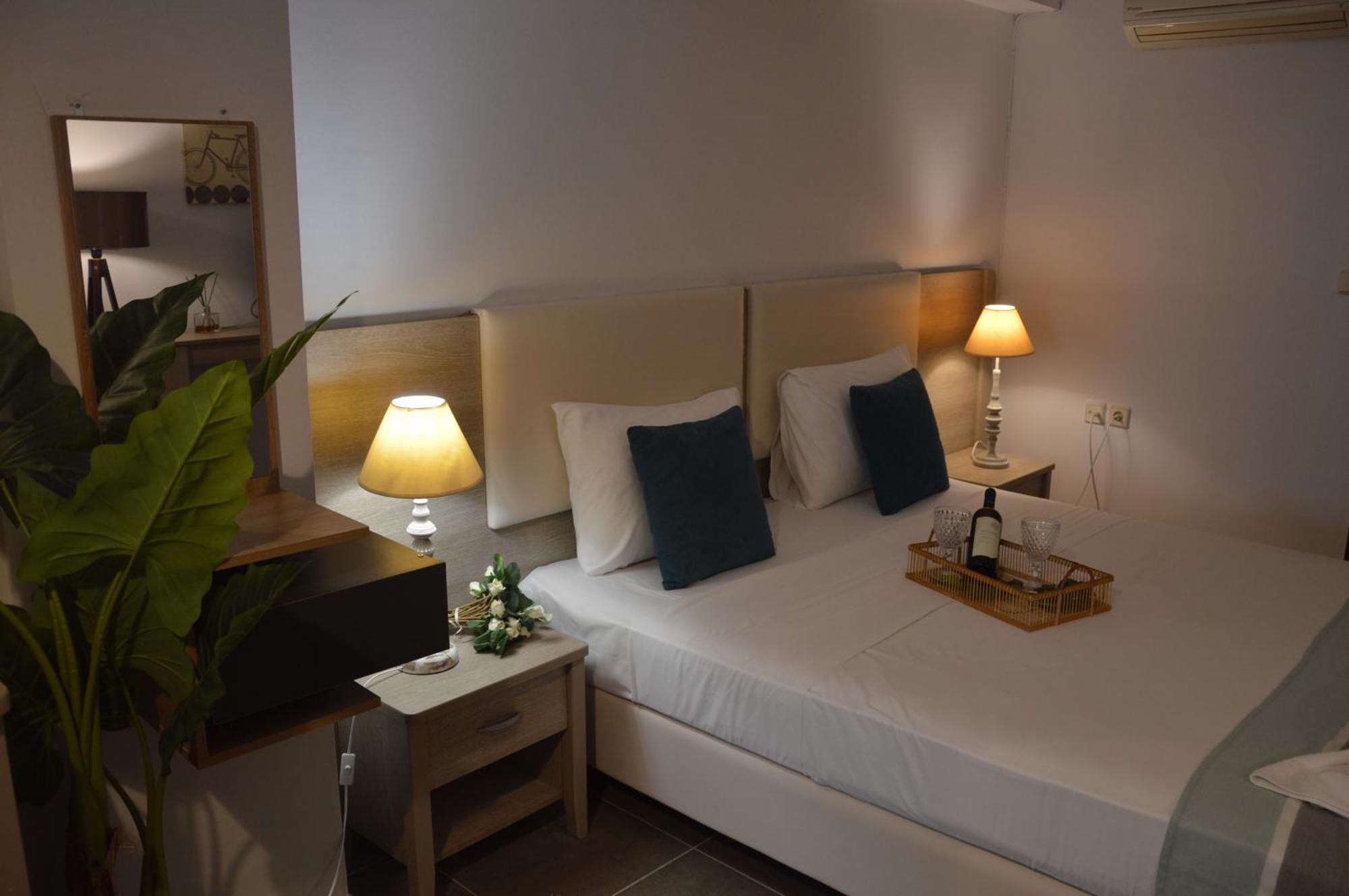 Aqua Mare Sea Side Rooms Nea Kallikrateia Экстерьер фото
