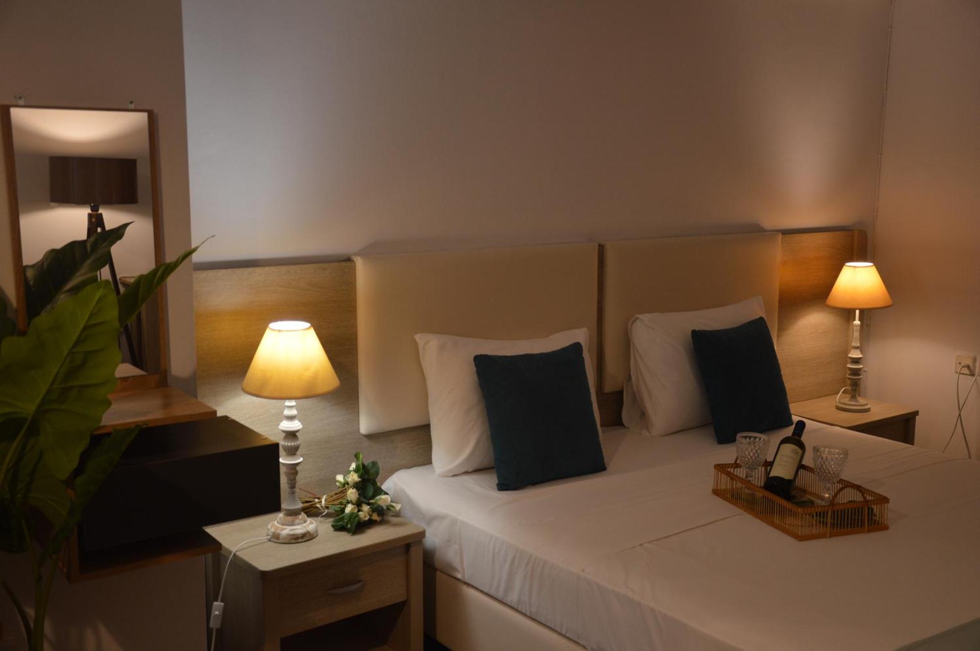 Aqua Mare Sea Side Rooms Nea Kallikrateia Экстерьер фото