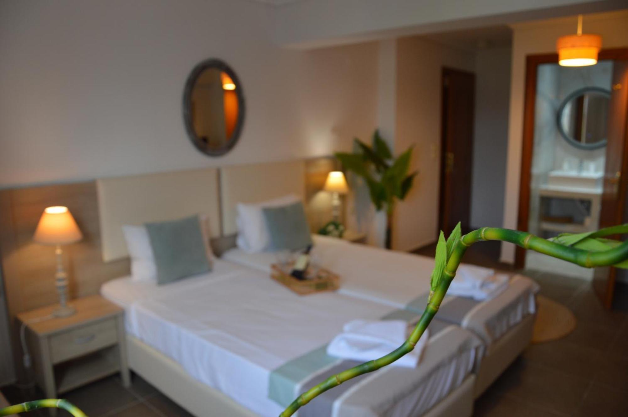 Aqua Mare Sea Side Rooms Nea Kallikrateia Экстерьер фото