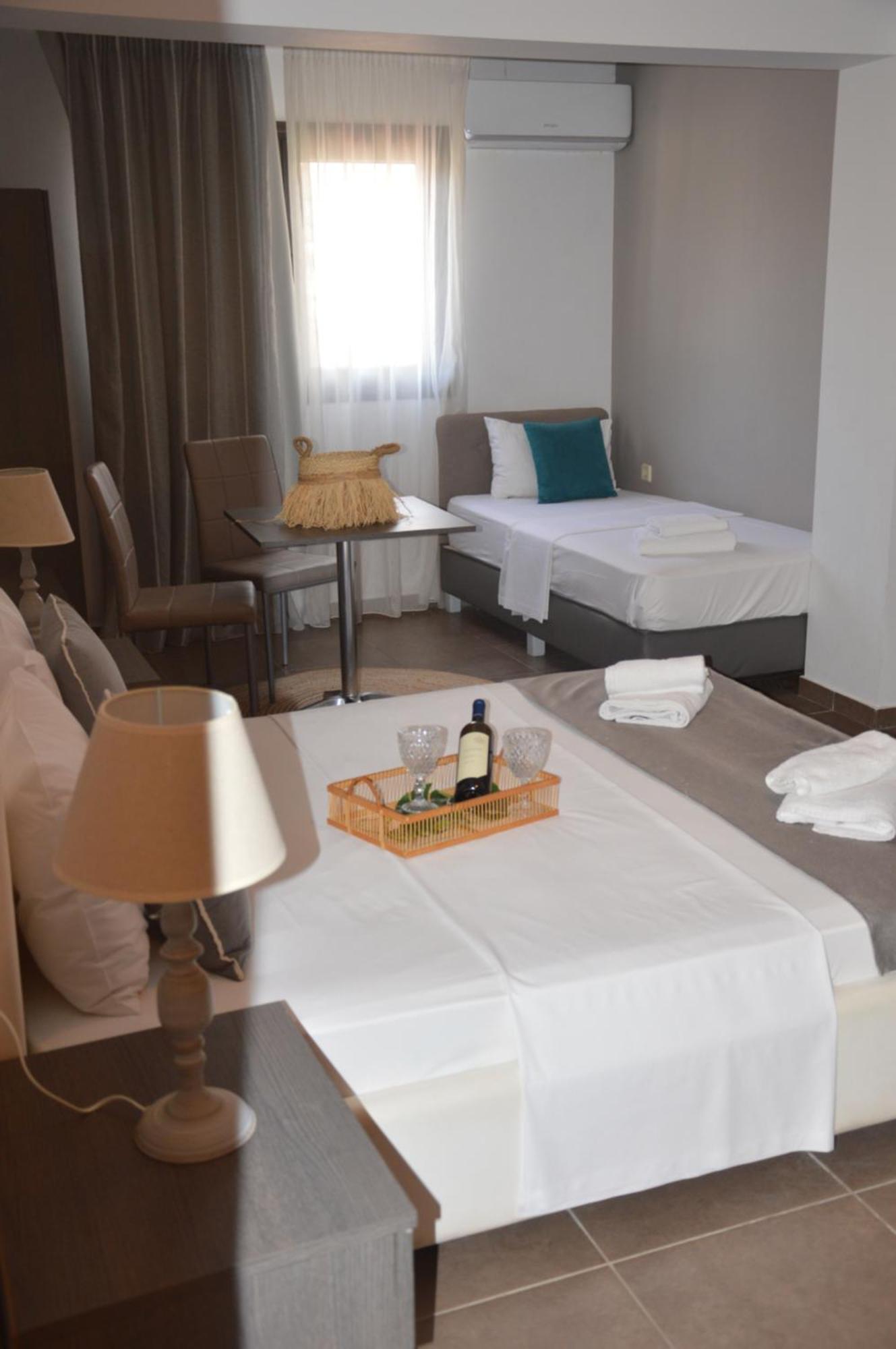 Aqua Mare Sea Side Rooms Nea Kallikrateia Экстерьер фото