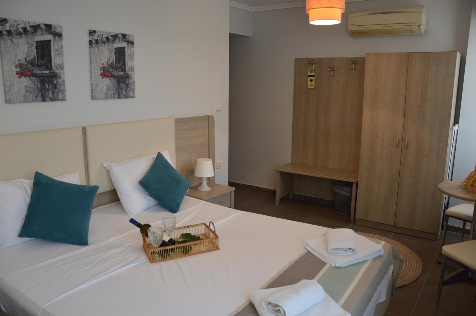 Aqua Mare Sea Side Rooms Nea Kallikrateia Экстерьер фото